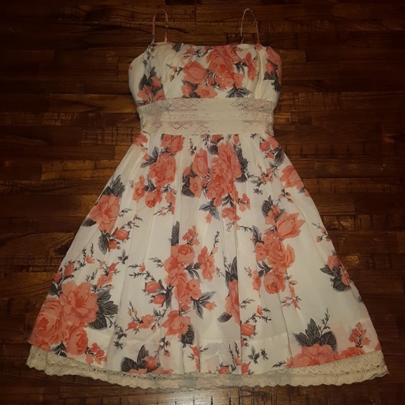 Speechless Sun Dress - Picture 2 of 7